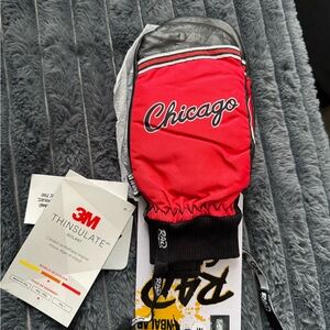 NBA Chicago Red and Black Gloves